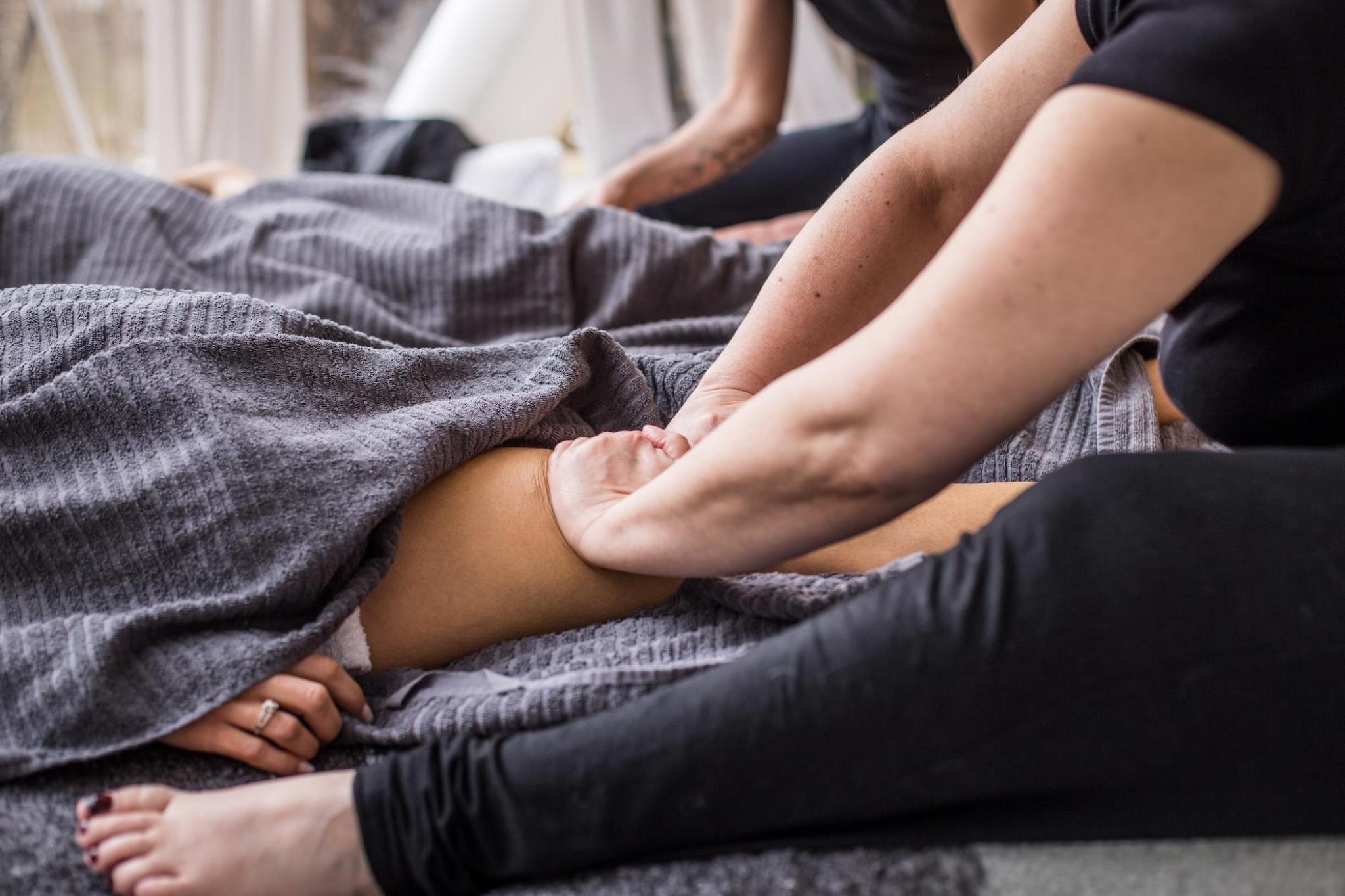 Massage, Repas, Pétales de rose, Champagne